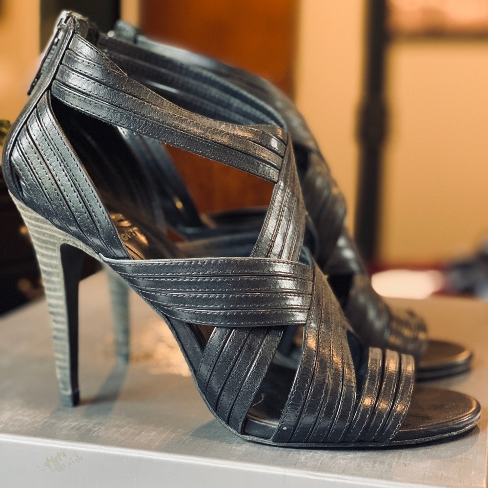 EUC VINTAGE TORY BURCH HEELS